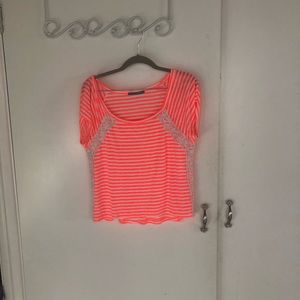 🍊 Bright orange and white scoop neck shirt 🍊